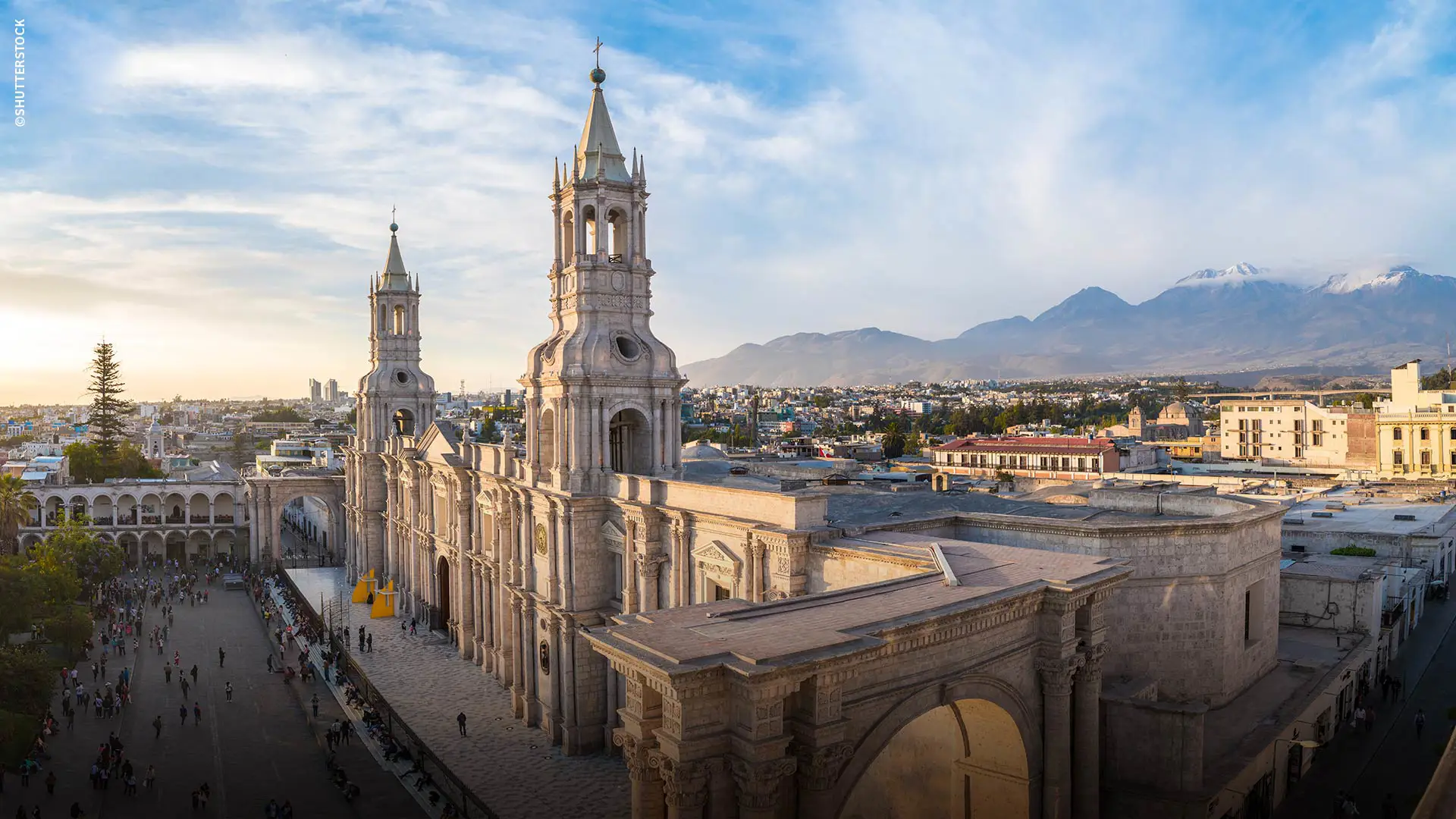 Arequipa beneath its three volcanoes