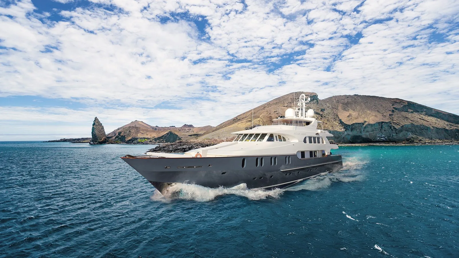Aqua Mare under way off the islands.