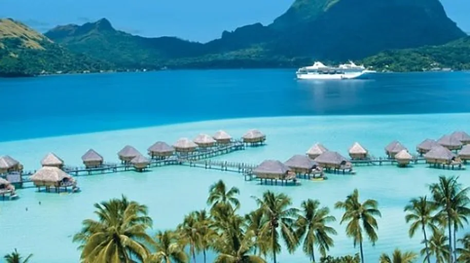 One suitcase, one hundred and eighteen islands