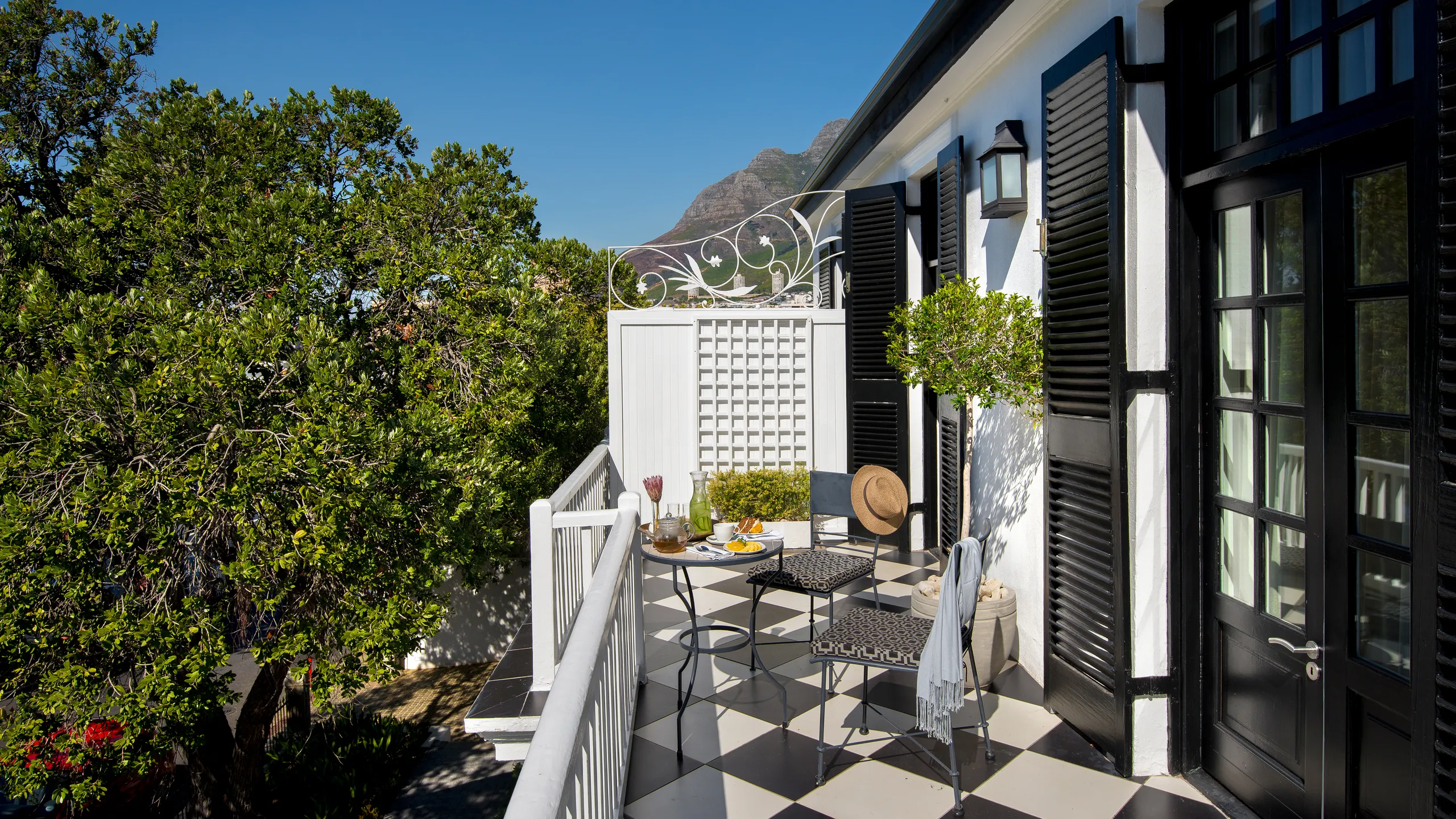 The quiet courtyard at Cape Cadogan