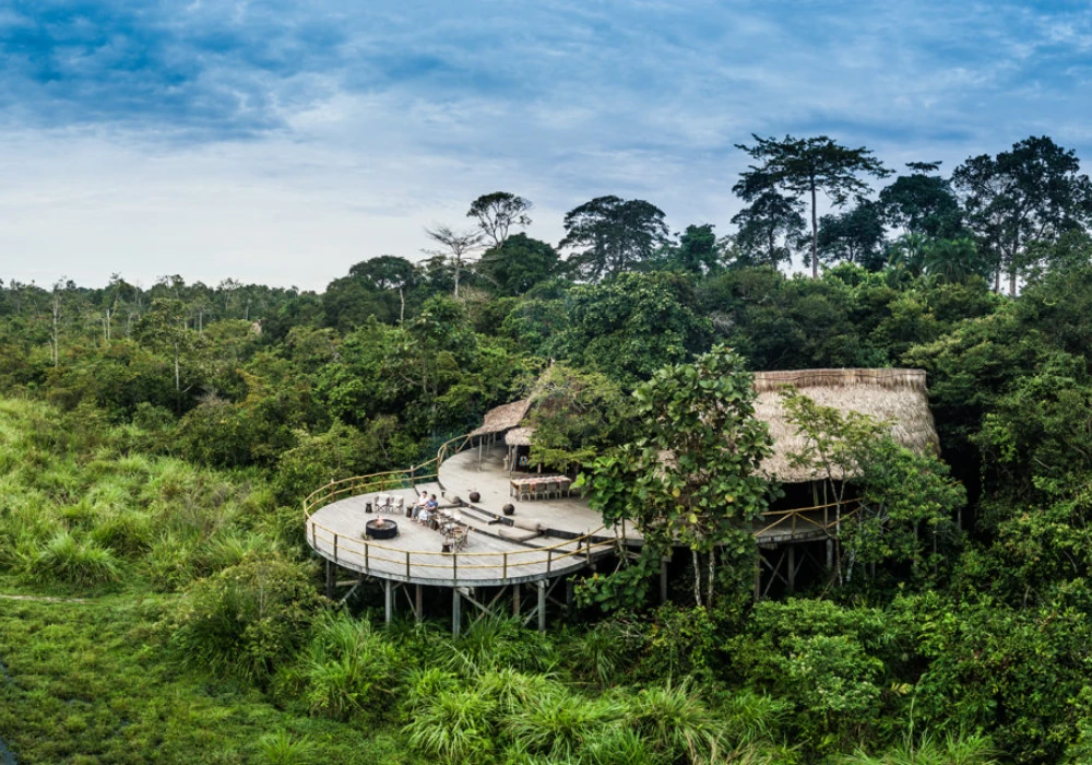 Lango Lodge’s raised deck overlooking Lango Baï